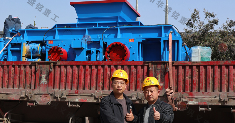 鵝卵石制砂用什么破碎機(jī)？推薦對輥機(jī)價格不貴還耐用